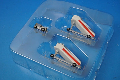 1:200 Airport Diorama Accessories Boarding Ramp (60's Style) Set of 2 *Medium size aircraft Red 551809 Herpa