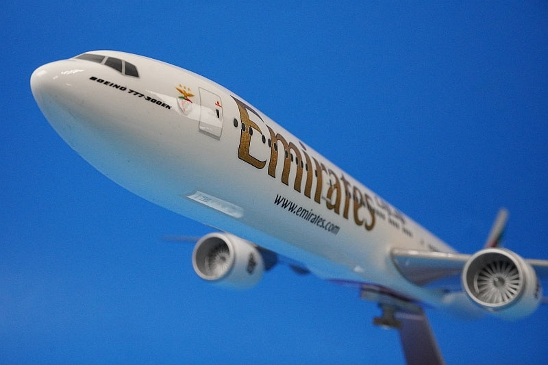 1:200 B777-300ER Emirates A6-EPM Pacmin airplane model