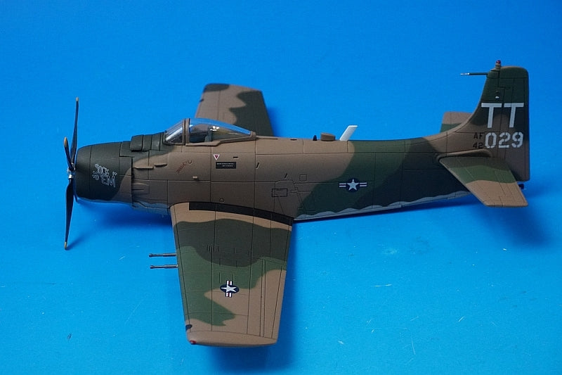 1:72 A-1J Skyraider USAF HA2902 HOBBY MASTER airplane model