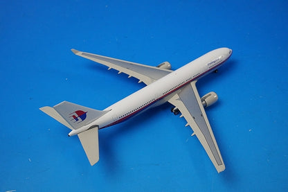 1:400 A330-200 Malaysia 9M-MKW 10439 Phoenix airplane model