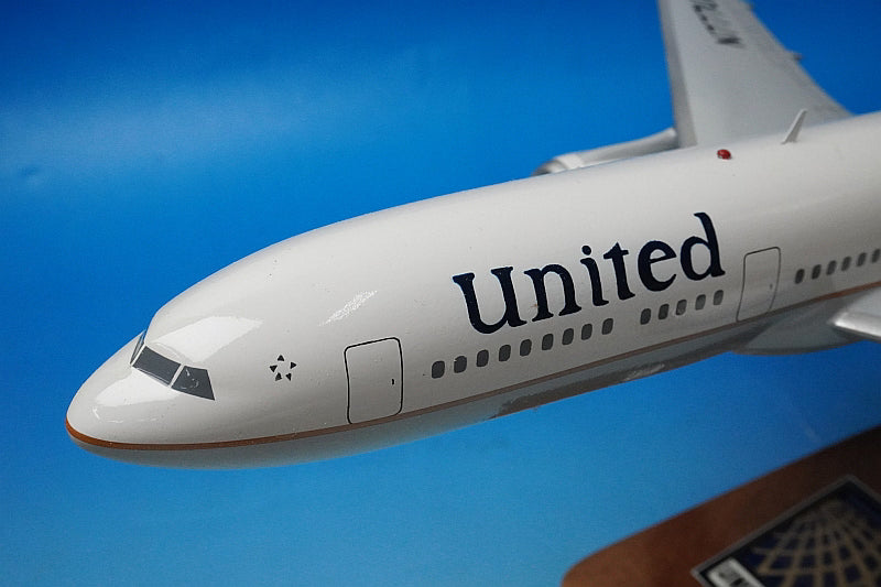 Total length 43.5cm total width 41cm B777-200 United Airlines N777UA solid model manufacturer unknown airplane model