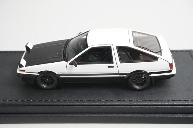 1:43 ignition model IG0485 Toyota Sprinter Trueno (AE86) 3-Door GT Apex Black/White