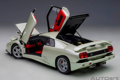 79141 AUTOart 1:18 Lamborghini Diablo SE30 Jota BALLON WHITE/Pearl White