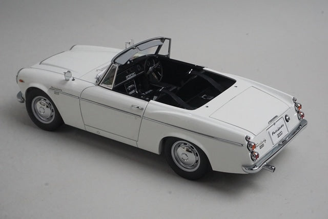 1:18 AUTOart 77433 Datsun Fairlady 2000 SR311 White model car