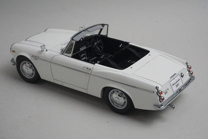 1:18 AUTOart 77433 Datsun Fairlady 2000 SR311 White model car
