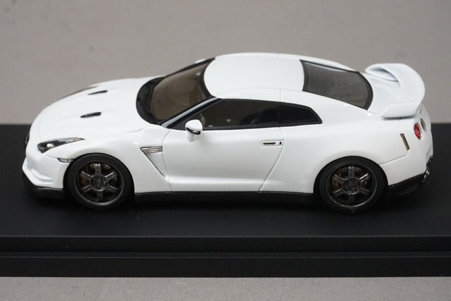 1:43 HPI 8414 Nissan GT-R (R35) NISMO Clubsport White