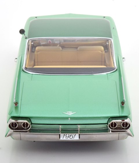KKDC181253 KK scale 1:18 Cadillac Series 62 Coupe DeVille 1961 in Light Green Metallic/Green Metallic