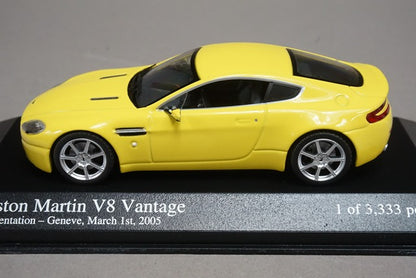 1:43 MINICHAMPS 400137421 Aston Martin V8 Vantage Presentation 2005 Yellow