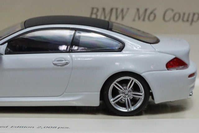 1:43 MINICHAMPS 436026120 BMW M6 Coupe 2007 Linea Bianco No.5