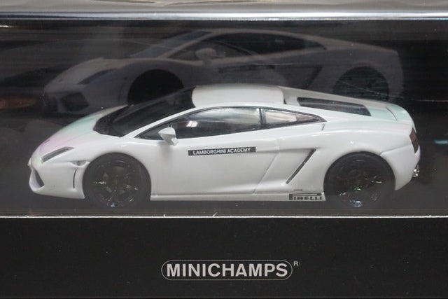 1:43 MINICHAMPS 436103801 Lamborghini Gallardo LP560-4 Summer 2009 Academy