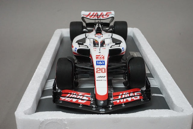 1:18 MINICHAMPS 117220120 Haas F1 Team VF-22 Bahrain GP 2022 K.Magnussen #20