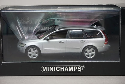 1:43 MINICHAMPS 400171210 VOLVO V50 2003 Silver