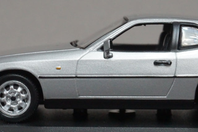 1:43 MINICHAMPS 400062121 Porsche 924 1984 Silver