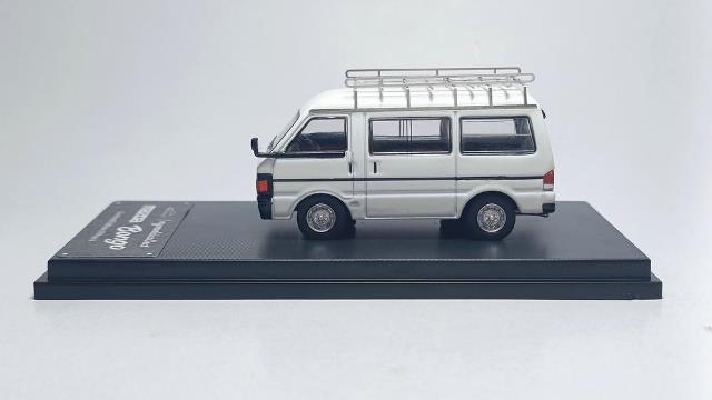 [ Pre-order ] MC640021A MC Model Collect 1:64 Scale Mazda Bongo Van High Roof 1989 Cargo Box Truck in White