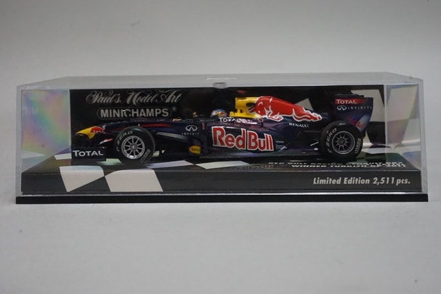 1:43 MINICHAMPS 410110201 Red Bull Racing Renault RB7 Turkish GP #1 S.Vettel