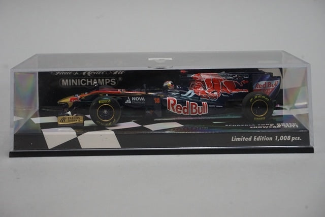 1:43 MINICHAMPS 410110088 Scuderia Toro Rosso Show Car 2011 #18 S.Buemi