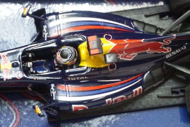 1:43 MINICHAMPS 403100175 Red Bull Racing F1 Team Show Car 2010 #5 S.Vettel model car