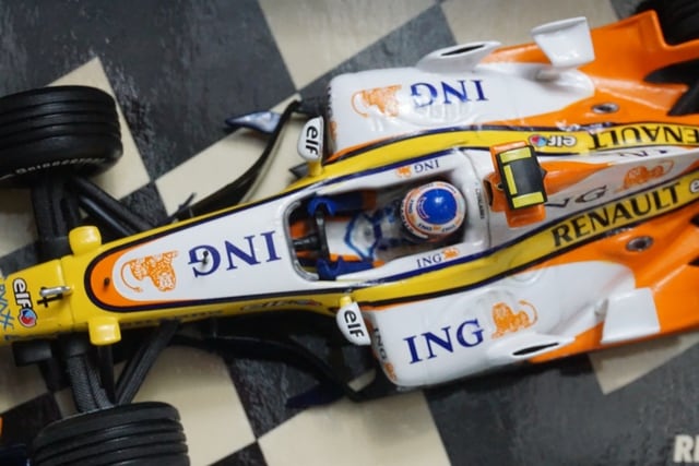 1:43 MINICHAMPS 400070074 Renault F1 Team Show Car 2007 #4 H. Kovalainen model car