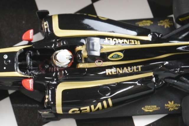 1:43 MINICHAMPS 410120179 Lotus F1 Team Renault R30 Valencia 2012 #9 model car