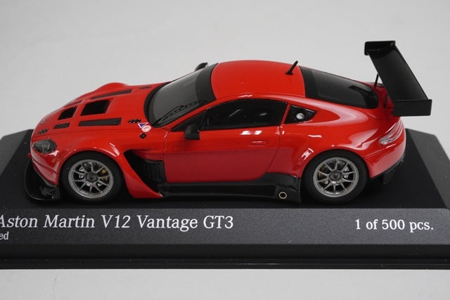 1:43 MINICHAMPS 437121392 Aston Martin V12 Vantage GT3 Red model car