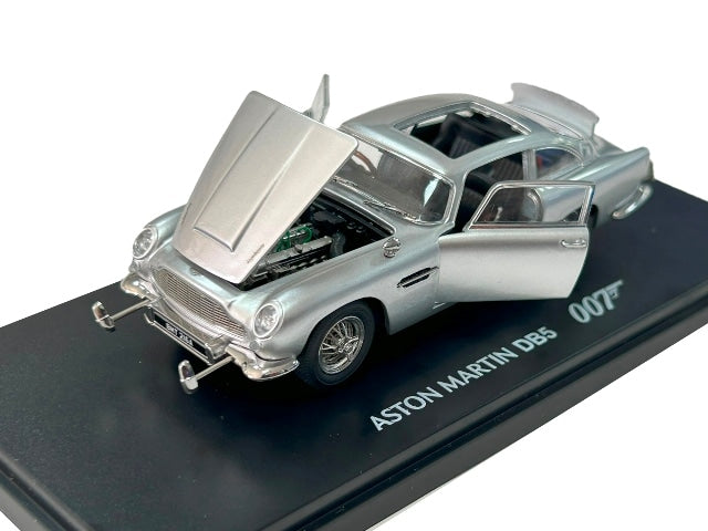 8250622 XiaoGuang MODEL 1:43 Aston Martin DB5 1965 Silver 007 version model car