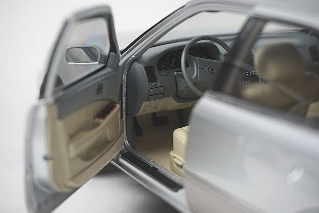 8230811S Xiao Guang MODEL 1:18 Lexus LS400 1993 Silver