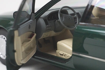 8230811G XiaoGuang MODEL 1:18 Lexus LS400 1993 Green