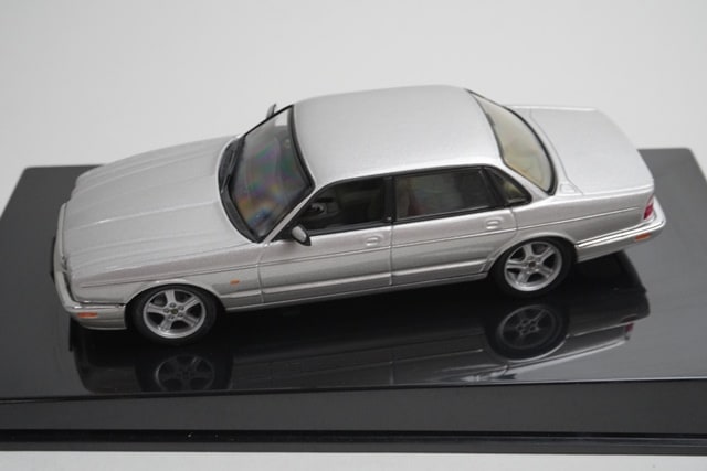 1:43 AUTOart 53603 Jaguar XJR Silver model car