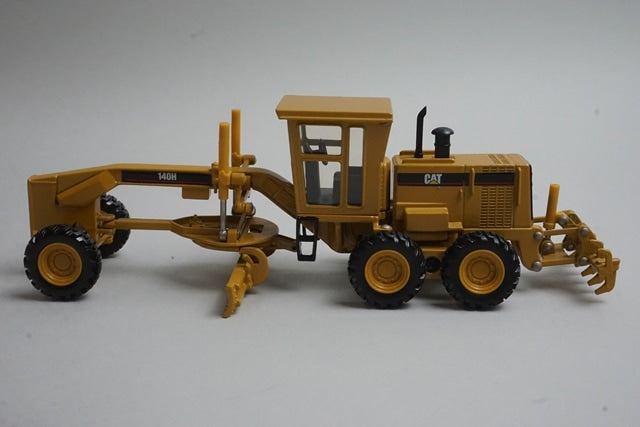 1:50 NORSCOT 55030 Caterpillar CAT 140H Motor Grader model car