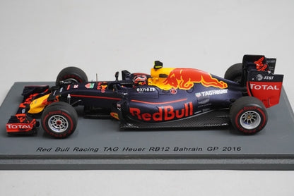1:43 Spark S5008 Red Bull Racing TAG Heuer RB12 Bahrain GP 2016 #26 D. Kvyat model car