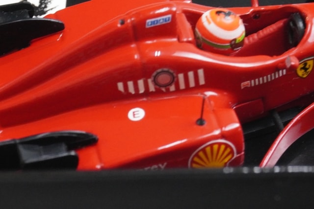 1:43 MINICHAMPS 433960002 Qantas Ferrari F310 Australian GP 1997 #2 E. Irvine model car