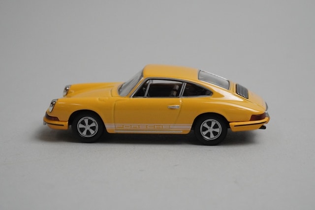 1:64 Tomica Limited Vintage LV-86b Porsche 911S 1968 model car