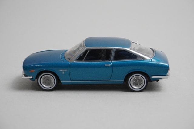 1:64 Tomica Limited Vintage LV-149b Isuzu 117 Coupe 1800 model car