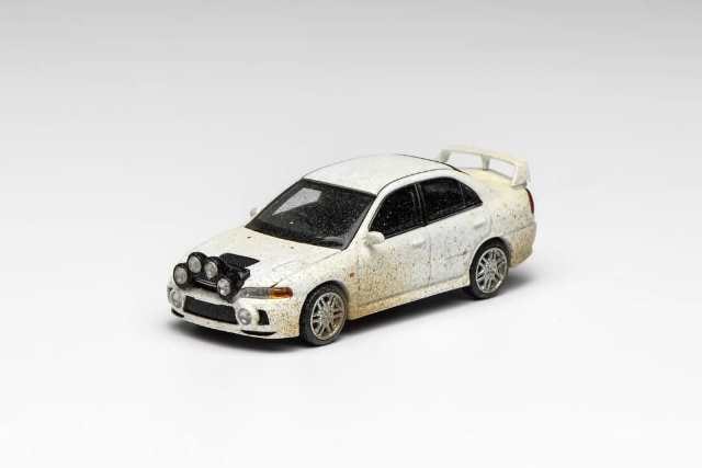 [ Pre-order ] M64015 MOTORHELIX 1:64 Mitsubishi Lancer Evolution IV Muddy Version with Rally Light