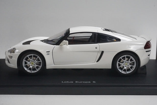1:18 AUTOart 75368 Lotus Europa S White model car