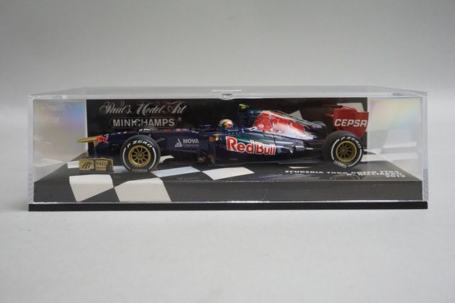1:43 MINICHAMPS 410130019 Scuderia Toro Rosso STR8 2013 #19 model car