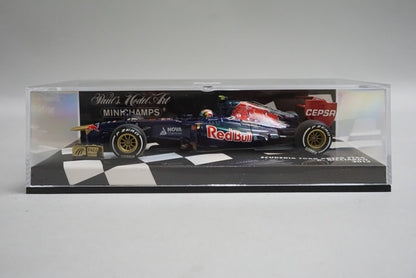 1:43 MINICHAMPS 410130019 Scuderia Toro Rosso STR8 2013 #19 model car