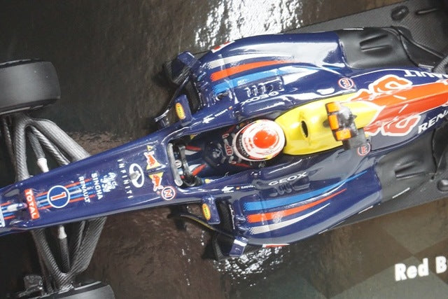 1:43 MINICHAMPS 413120301 Red Bull Racing Renault RB8 Suzuka 2012 #1 model car
