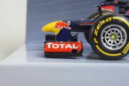 1:43 MINICHAMPS 410120001 Red Bull Racing Renault RB8 2012 #1 model car