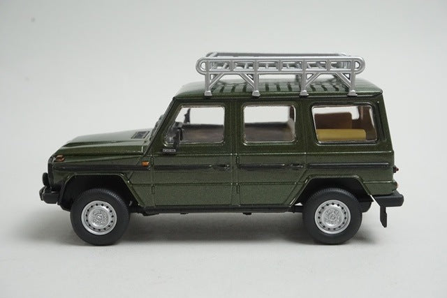 1:43 MINICHAMPS 400038001 Mercedes-Benz 230GE 1980 Green Metallic model car