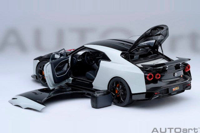 77511 AUTOart 1:18 Nissan GT-R50 by ITALDESIGN Metallic White Black model car