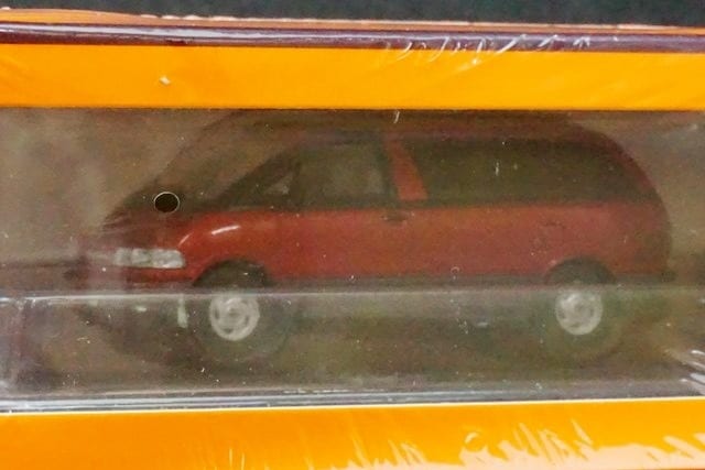 KS-016-108 GCD Gaincorp Products 1:64 Toyota PREVIA Estima Red LHD model car