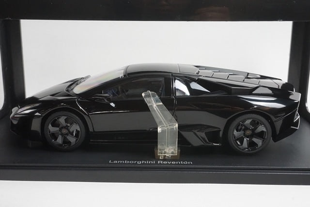 1:18 AUTOart 74592 Lamborghini Reventon Black