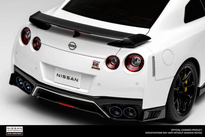[ Pre-order ] M83518 MOTORHELIX 1:18 Nissan GT-R (R35) Track Edition Engineered By NISMO T-Spec 2022 Brilliant White Pearl