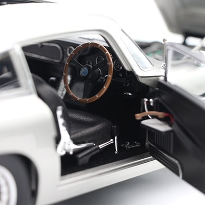 8251033 XiaoGuang MODEL 1:18 Aston Martin DB5 007 / Goldfinger Bond Car model car