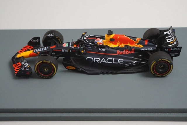 1:43 SPARK S8919 Oracle Red Bull Racing RB19 Qatar GP 2023 #1 M. Verstappen model car
