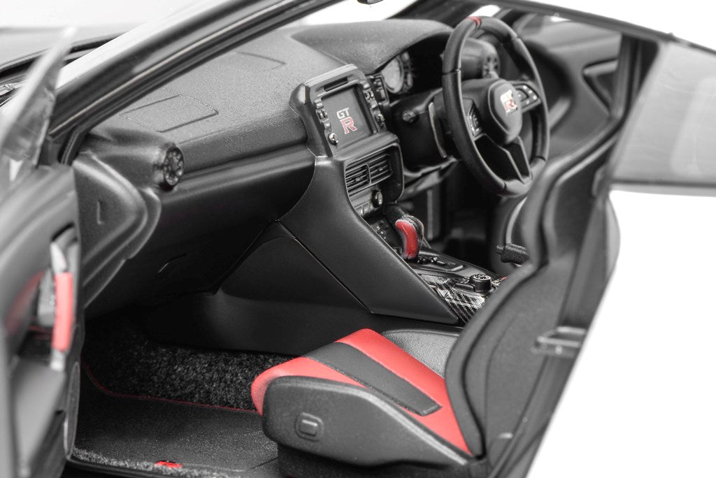[ Pre-order ] M83528 Motor Helix 1:18 Scale Nissan GT-R NISMO (R35) Special Edition 2022 Ultimate Metal Silver