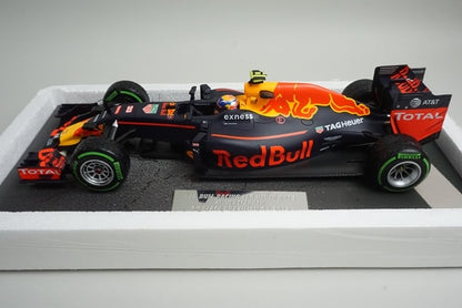 1:18 Minichamps 117161233 Red Bull Racing Tag Heuer RB12 Brazil 3rd 2016 #33 M. Verstappen