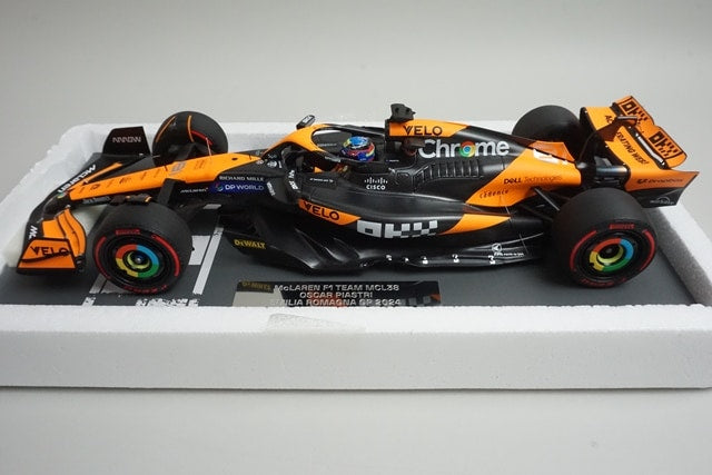 1:18 MINICHAMPS 537241981 McLaren F1 Team MCL38 Emilia Romagna GP 2024 #81 O. Piastri model car