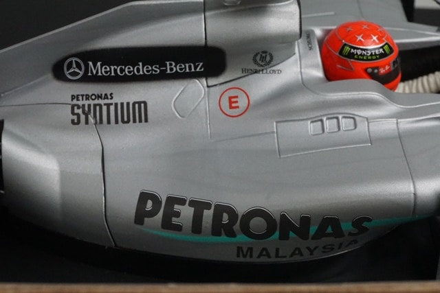 1:18 MINICHAMPS 110100003 Mercedes GP F1 Team MGP W01 2010 #3 M. Schumacher model car